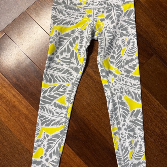 Alo Yoga Airbrush Compression Leggings Palm Spring Zest Yellow Tropical - M - Picture 3 of 3